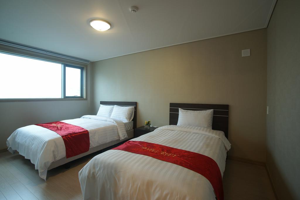 R&T Hotel Jeju Room photo