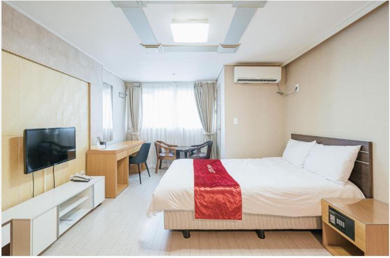 R&T Hotel Jeju Exterior photo