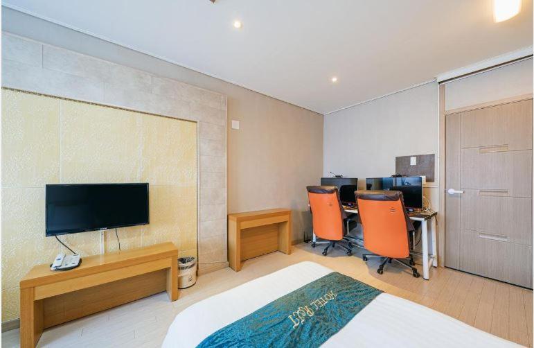 R&T Hotel Jeju Exterior photo