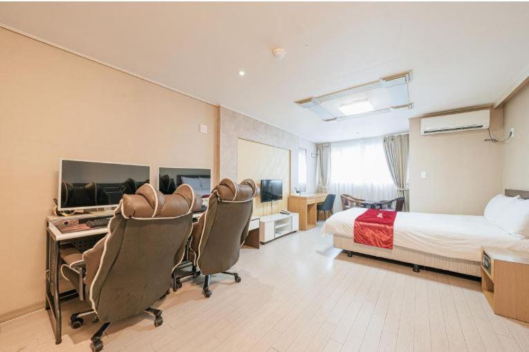 R&T Hotel Jeju Exterior photo