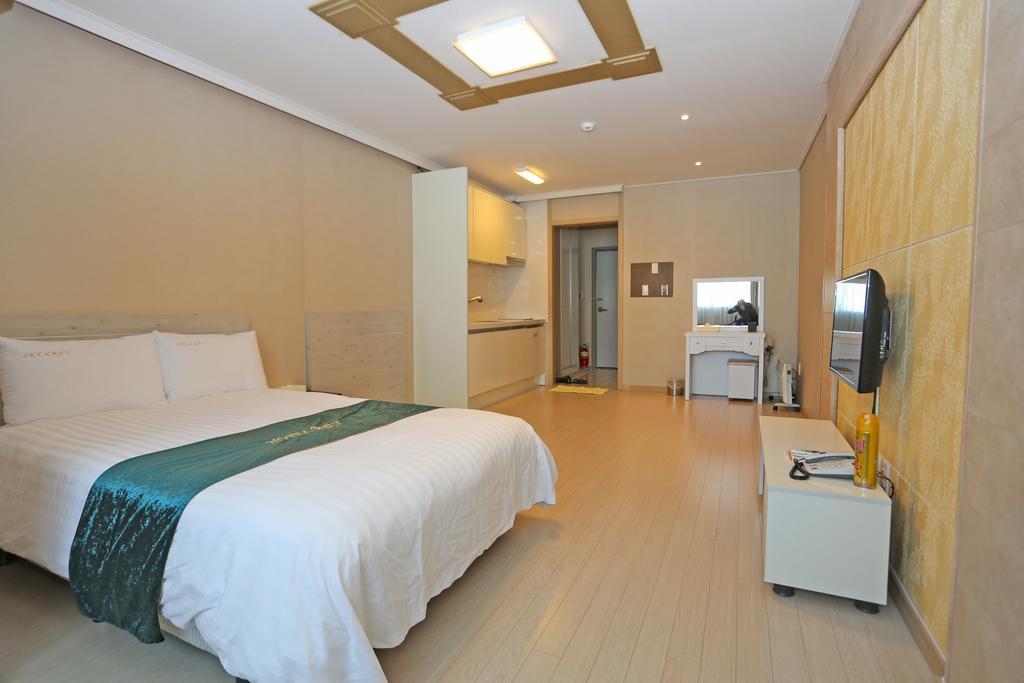 R&T Hotel Jeju Exterior photo
